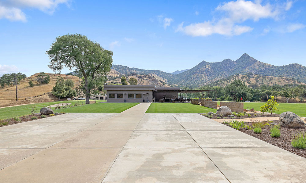 Three Rivers Golf Course and Restaurant & Bar, Three Rivers, CA 93271