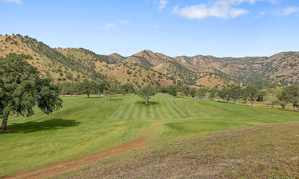 Three Rivers Golf Course and Restaurant & Bar, Three Rivers, CA 93271