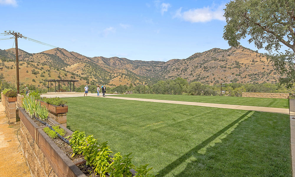 Three Rivers Golf Course and Restaurant & Bar, Three Rivers, CA 93271